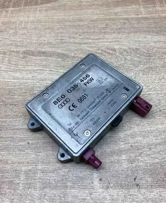 Audi A6 S6 C5 4B Aerial antenna amplifier 8E0035456 WITHPLUG