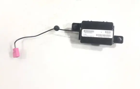 Chrysler Pacifica Antenna control unit P68186558AA 68186558AA