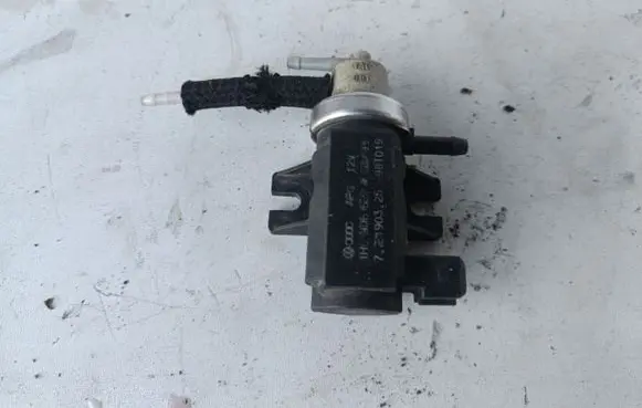 Audi A4 S4 B5 8D Turbo solenoid valve 1H0906627A