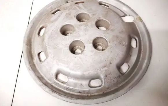 Iveco Daily 35.8 - 9 R15 wheel hub/cap/trim 500330395