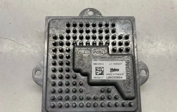 Jeep Grand Cherokee Headlight ballast module Xenon L90035854 L90020949 L90020945