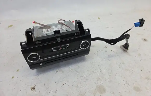 Maserati Ghibli Radio/CD/DVD/GPS head unit 06700301970
