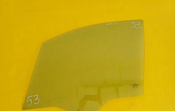 Mercedes-Benz A W168 Front door window glass four-door