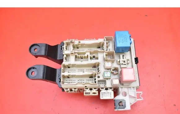 Toyota Avensis T270 Fuse box set 82730-05D20