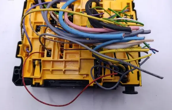 Ford Fiesta Fuse module 42713103