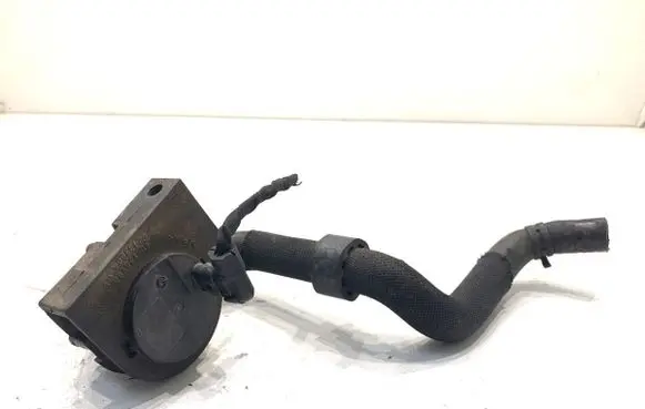 Skoda Octavia Mk3 (5E) Oil filter mounting bracket 5Q0965567