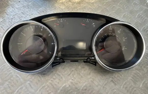 Peugeot 3008 I Speedometer (instrument cluster) 9666175080