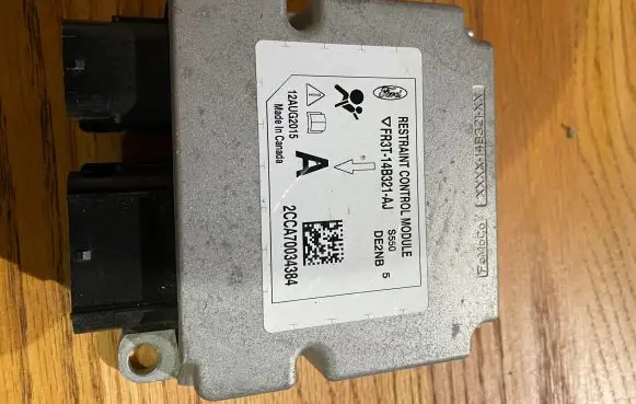 Ford Mustang VI Airbag control unit/module FR3T14B321AJ 12AUG2015 2CCA70034384