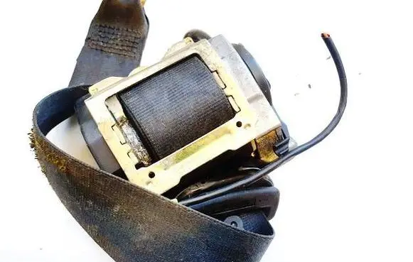Rear seatbelt