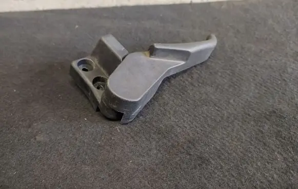 Volkswagen PASSAT B5.5 Engine bonnet (hood) release handle 3B1823533