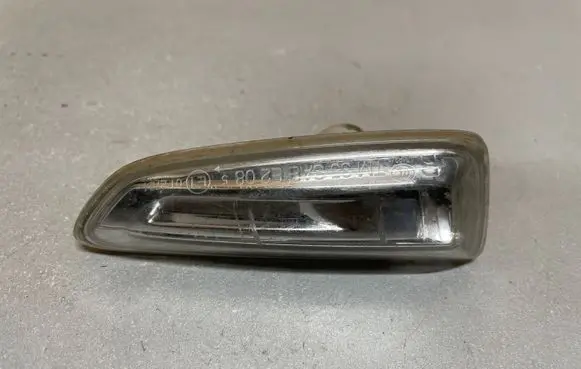 Opel Astra J Front fender indicator light 13273104