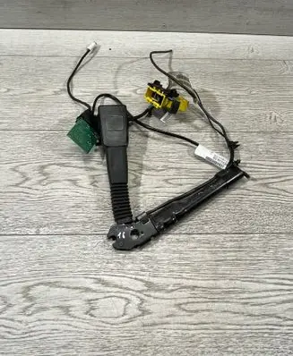 BMW 3 E90 E91 Front seatbelt buckle 7213564
