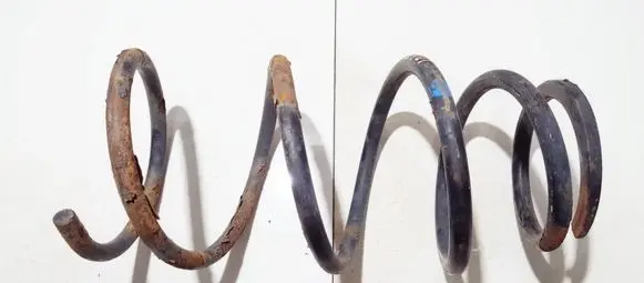 Toyota Previa (XR30, XR40) II Front coil spring