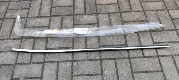 Skoda Enyaq iV Front door glass trim molding 5LA837475B