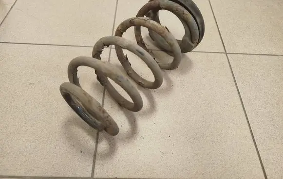 KIA Sorento Rear coil spring 