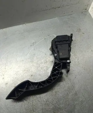 Ford Focus Accelerator throttle pedal 4m519f836ck