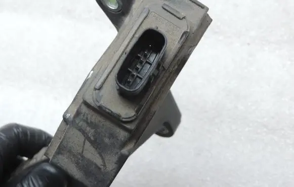 Opel Zafira B other engine part 4445551