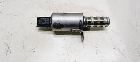Peugeot 3008 II Camshaft vanos timing valve 9825813780 1628924280