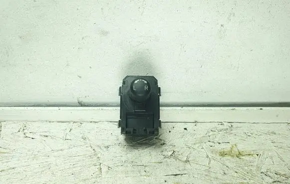 Nissan Pulsar Wing mirror switch