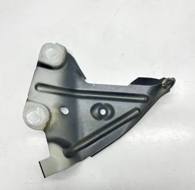 Fender mounting bracket