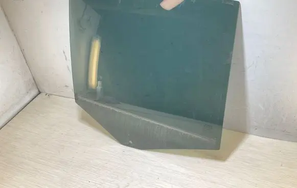 Volvo XC90 Rear door window glass 43R001090 E000184 DOT27M54600AS3