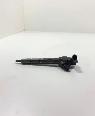 Volkswagen Golf VII Fuel injector 0445110475 04L130277E