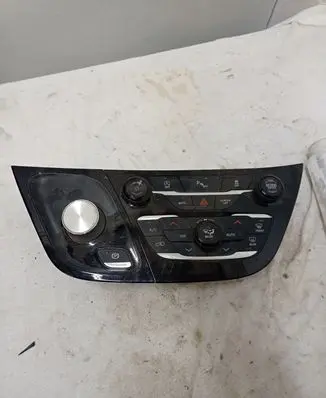 Chrysler Pacifica Climate control unit P6EV471X8AB