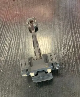 BMW 3 E90 E91 Front door check strap stopper 7259243