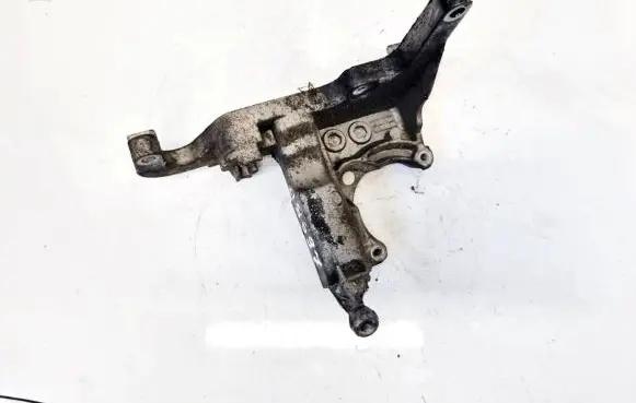 Ford Focus Engine mounting bracket AV6Q9B470BB AV6Q-9B470-BB