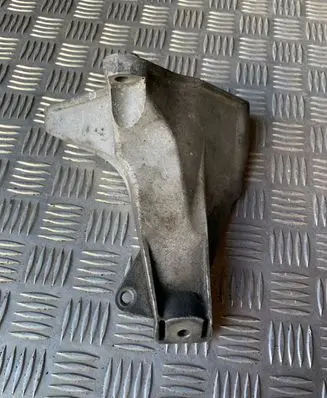 Audi A4 S4 B7 8E 8H Engine mounting bracket 8D0199308AG