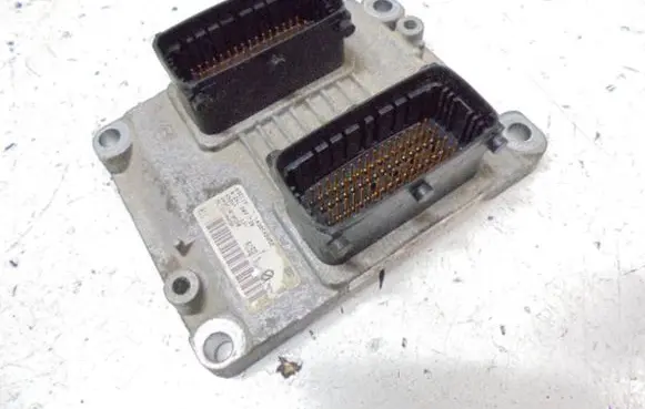 Alfa Romeo 147 Engine control unit/module ECU 551870590