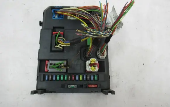 Citroen C3 Picasso Fuse module 9666952380