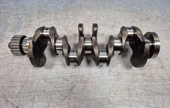 Volkswagen PASSAT B7 Crankshaft 
