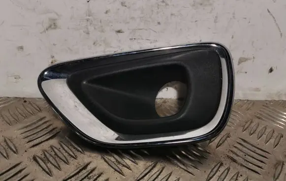 Jeep Grand Cherokee Front fog light trim/grill