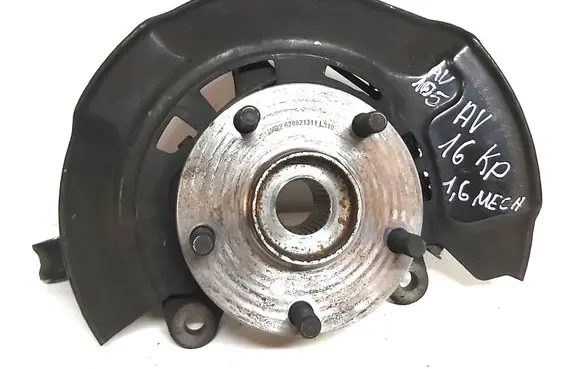 Toyota Avensis T270 Front wheel hub 628821311