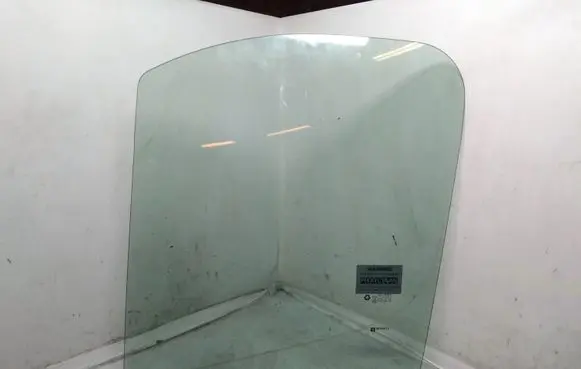 Opel Vivaro Front door window/glass (coupe) 