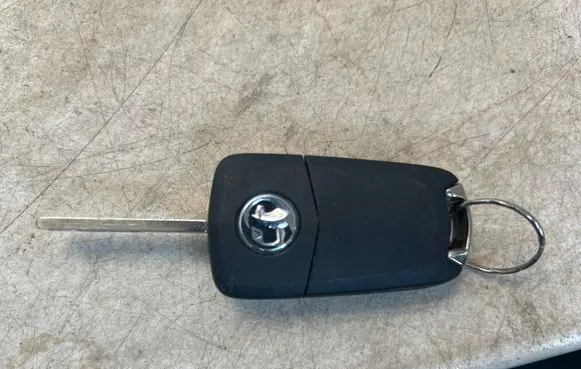 Opel Astra H Ignition key/card 13387369