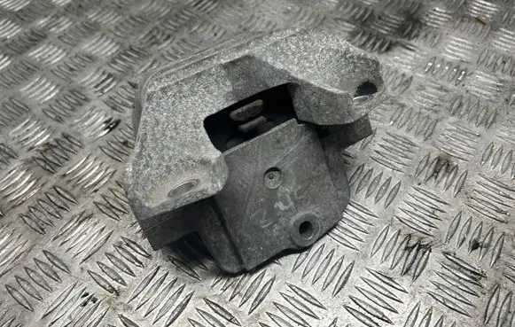 Engine mount bracket
