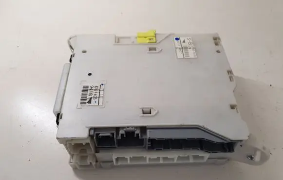 Lexus IS 220D-250-350 Fuse module 8273053050
