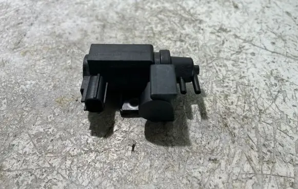 Toyota Avensis T250 Vacuum valve 258190R011 08T016 70051308