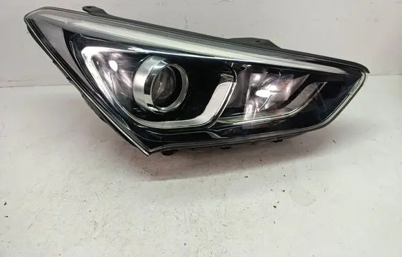 Hyundai Santa Fe Headlight/headlamp 921022W540
