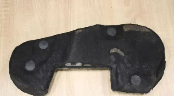 Oil filter mounting bracket