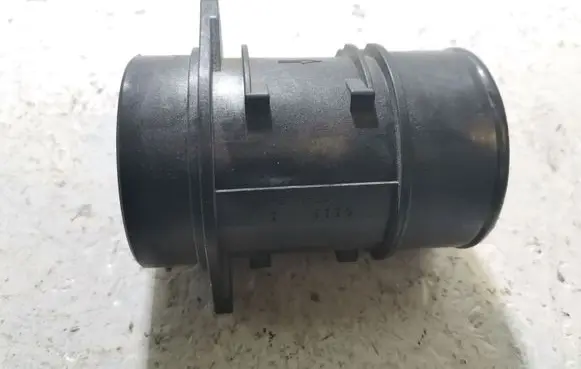 Renault Clio IV Mass air flow meter 5WK97021 8200682558