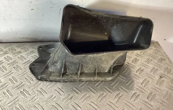 Porsche Macan (95B) Air intake duct part 8K2819904