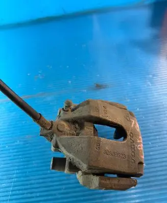 Rear brake caliper