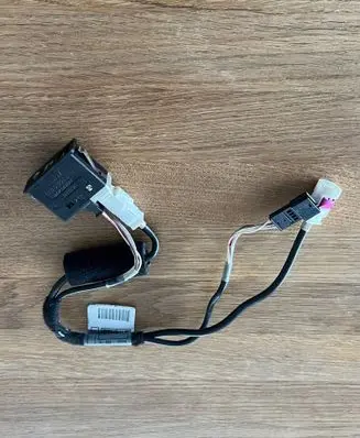 BMW 3 E92 E93 AUX in-socket connector 9187009 6940236 61319129651