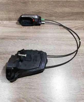 Toyota Prius (XW20) Front door lock 6927447010 6920647020