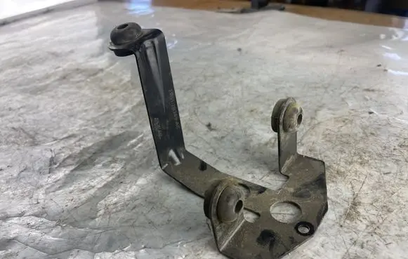 Ford Focus ABS pump bracket 3m512b389ac