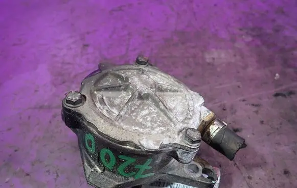 BMW 5 E39 Vacuum pump 