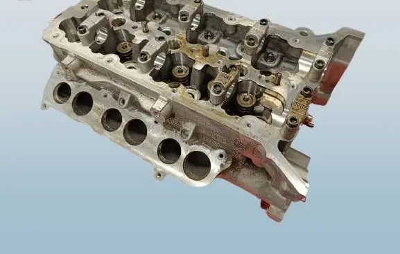 Lancia Thema Engine head 